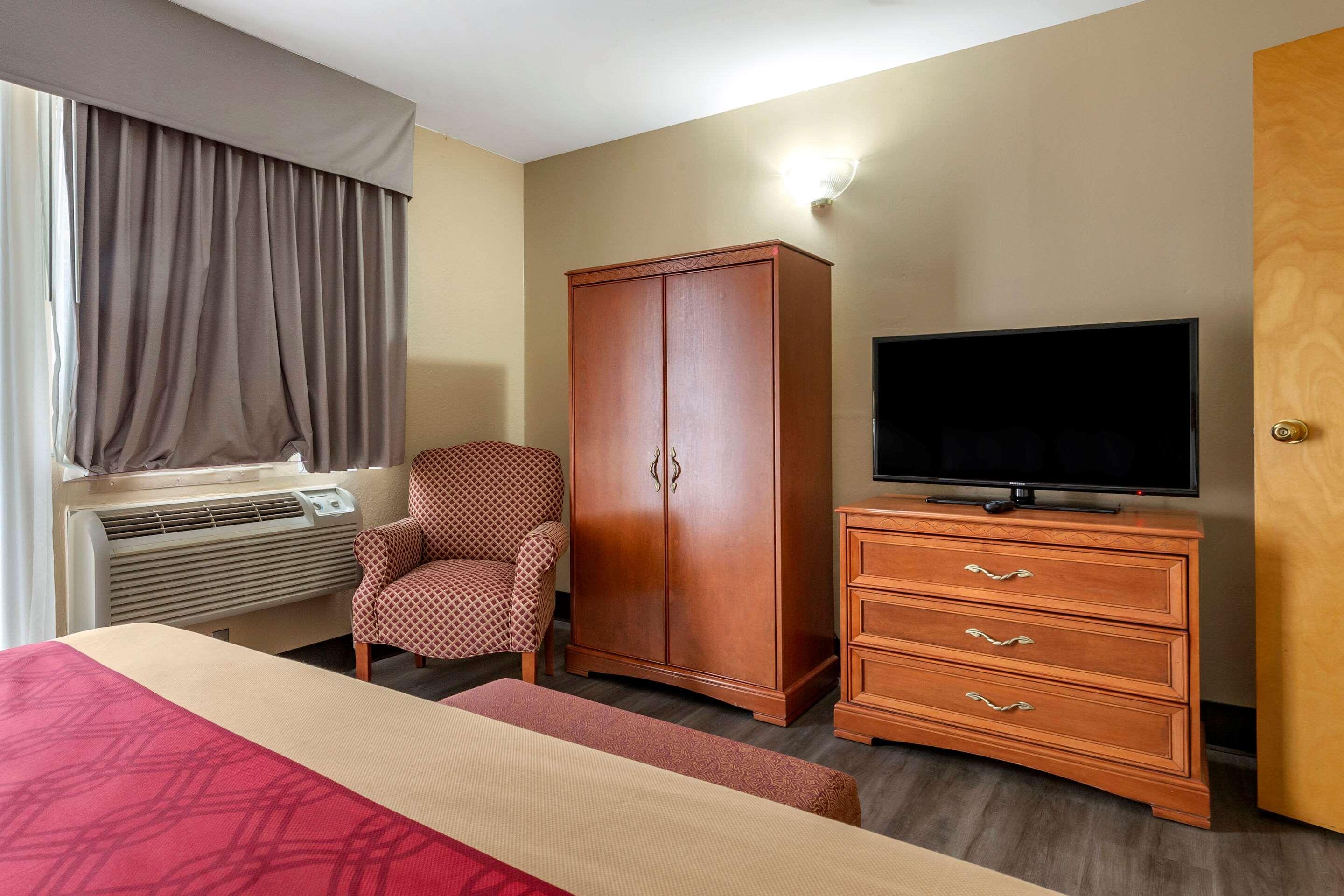 Econo Lodge & Suites סאות'רן פיינס מראה חיצוני תמונה