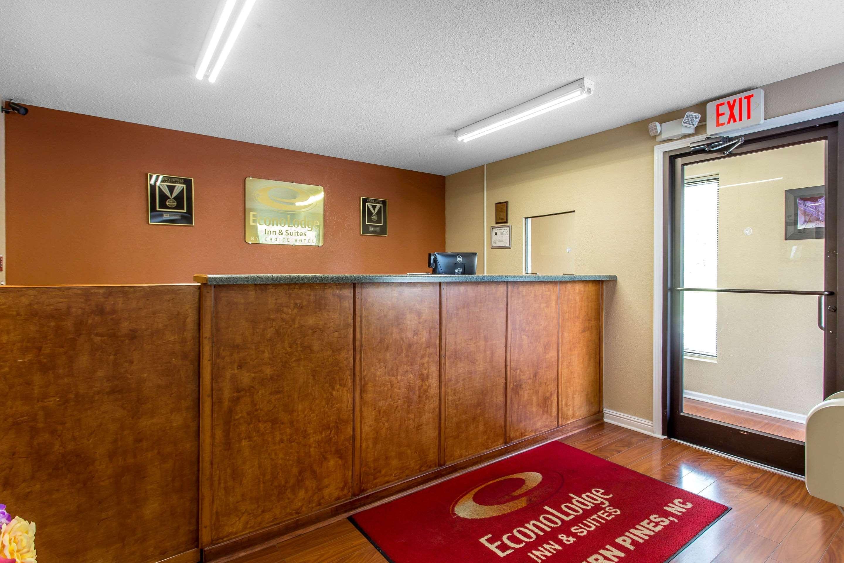 Econo Lodge & Suites סאות'רן פיינס מראה חיצוני תמונה