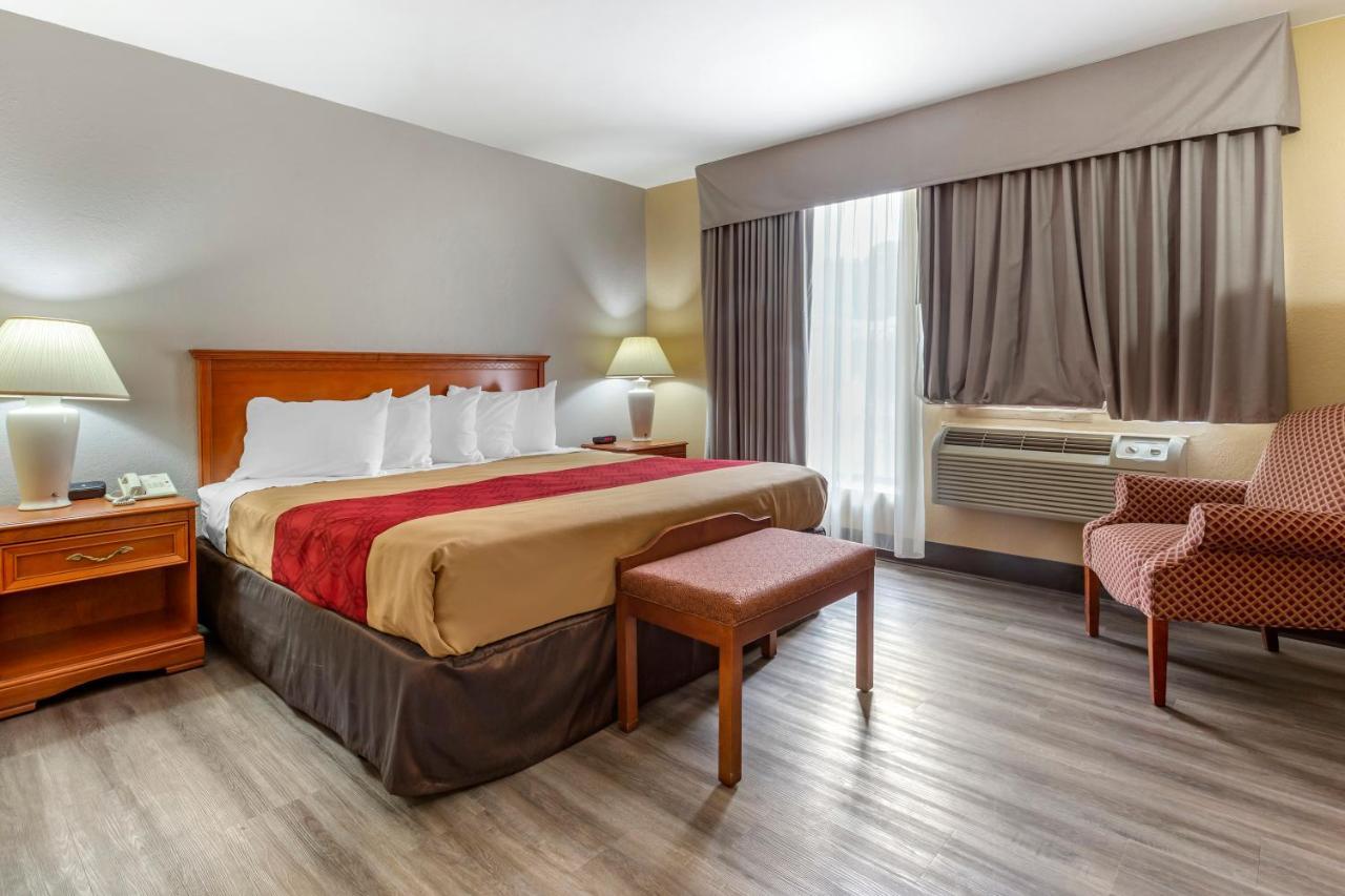 Econo Lodge & Suites סאות'רן פיינס מראה חיצוני תמונה