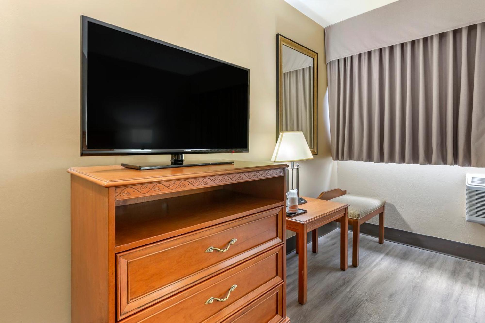 Econo Lodge & Suites סאות'רן פיינס מראה חיצוני תמונה