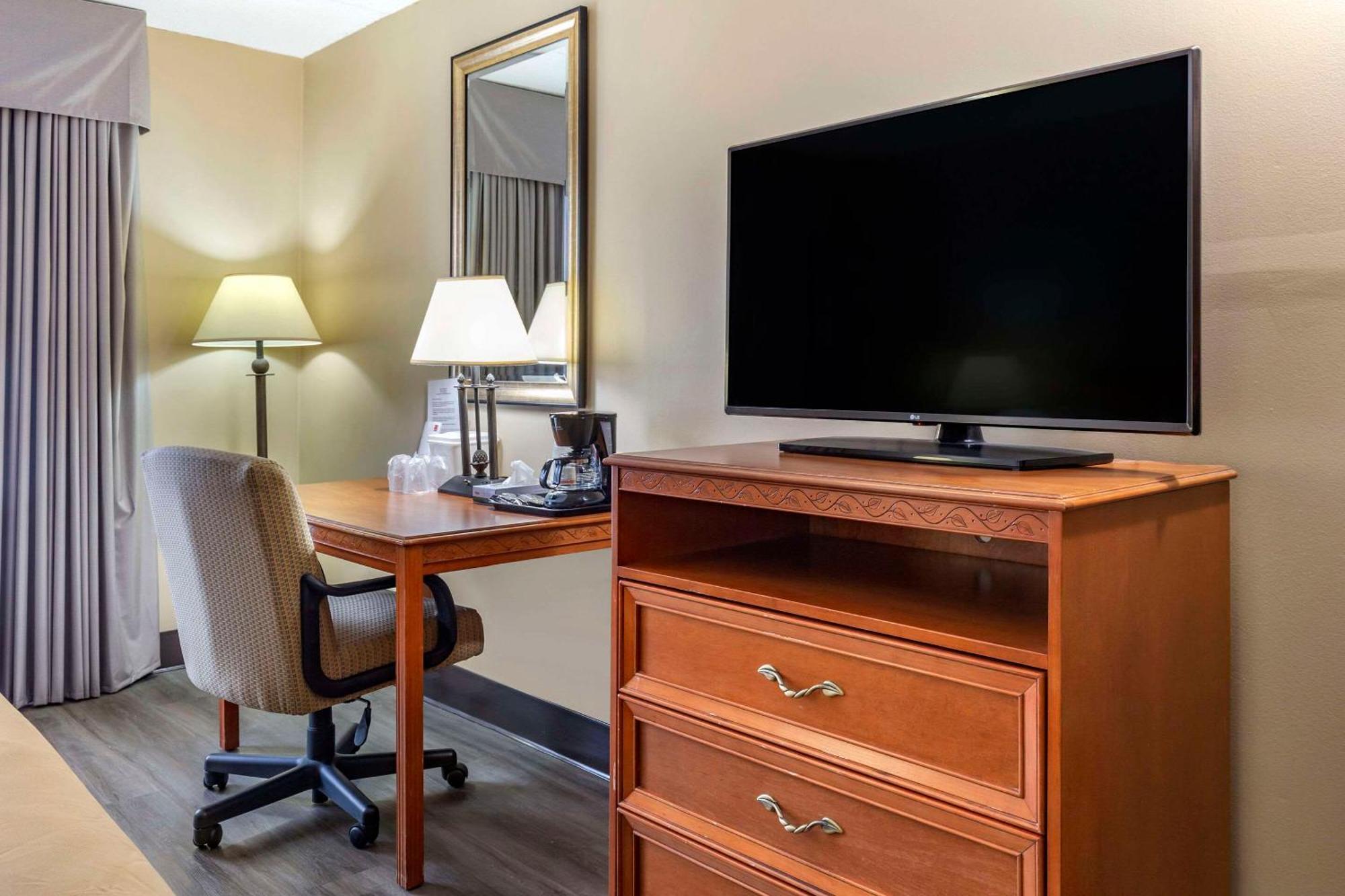 Econo Lodge & Suites סאות'רן פיינס מראה חיצוני תמונה